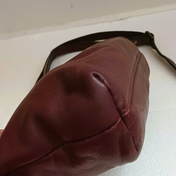 Share Etienne Aigner Leather Crossbody Bag Classic Vintage Oxblood Logo Purse - Picture 9 of 16